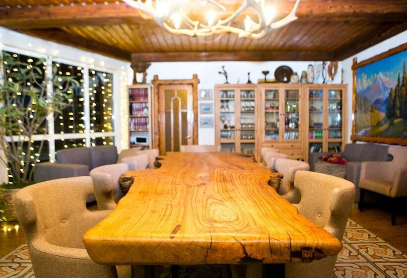 פנסיון Cherepanovs' Guest House