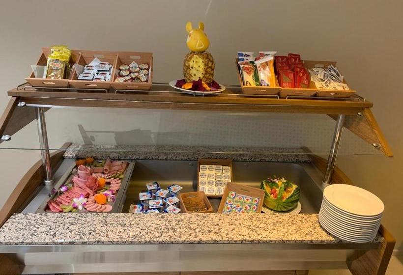 هتل Gulliver Tower