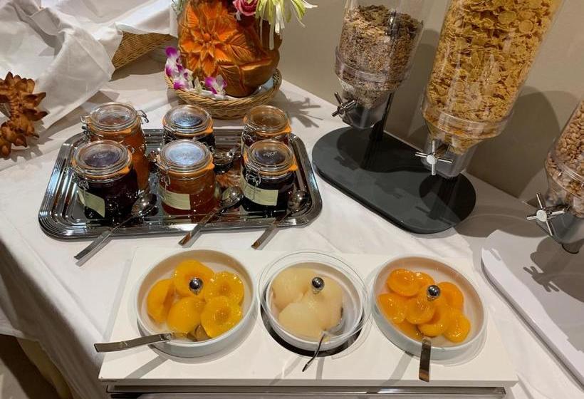 هتل Gulliver Tower