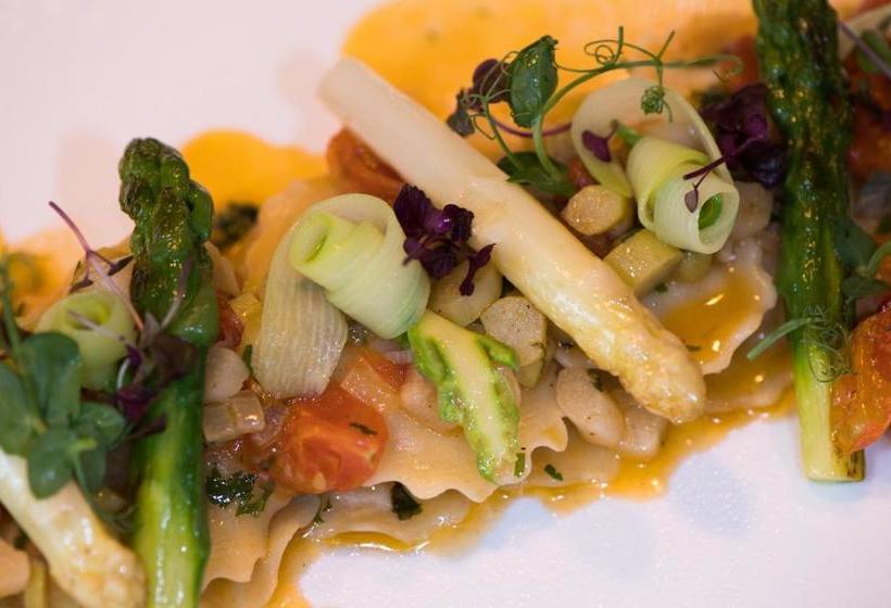 هتل Gulliver Tower