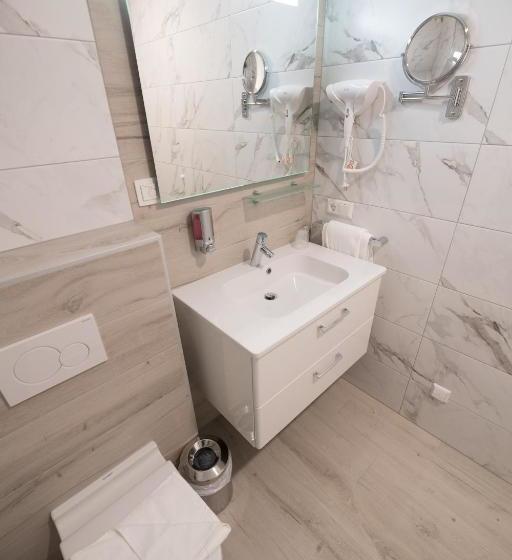 هتل Gulliver Tower