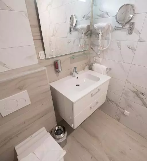 هتل Gulliver Tower