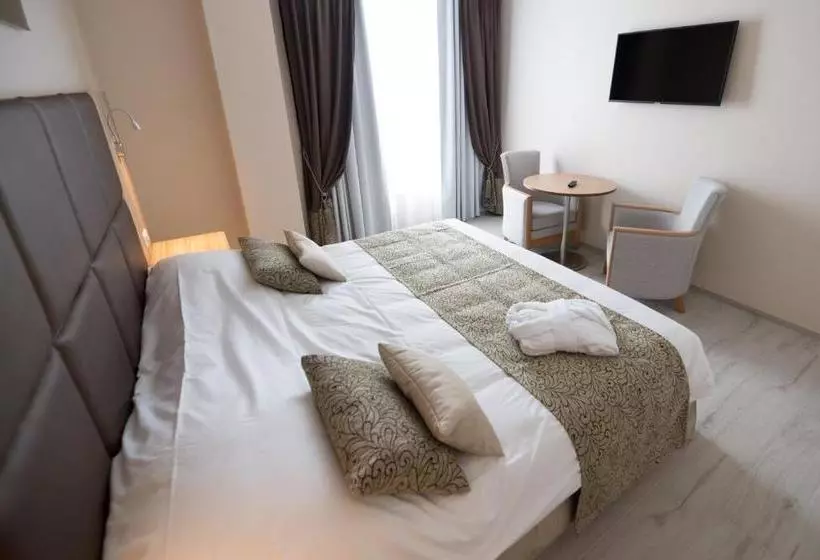 هتل Gulliver Tower