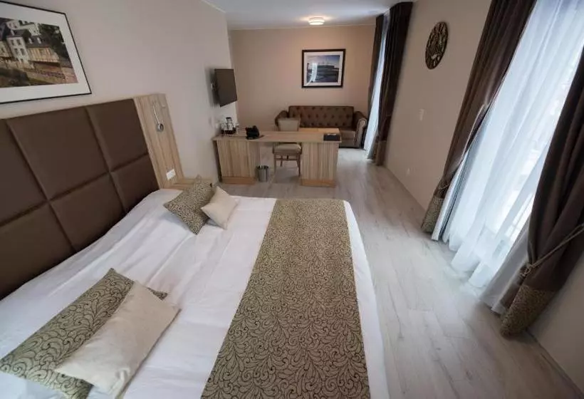 هتل Gulliver Tower