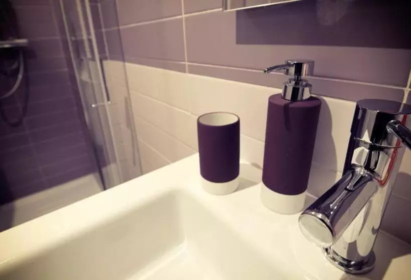 پانسیون John B .&b