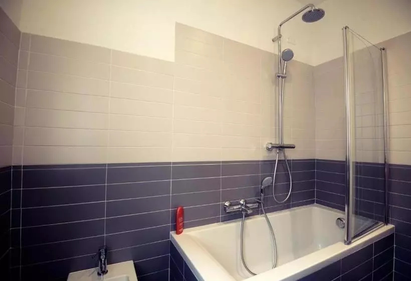 پانسیون John B .&b