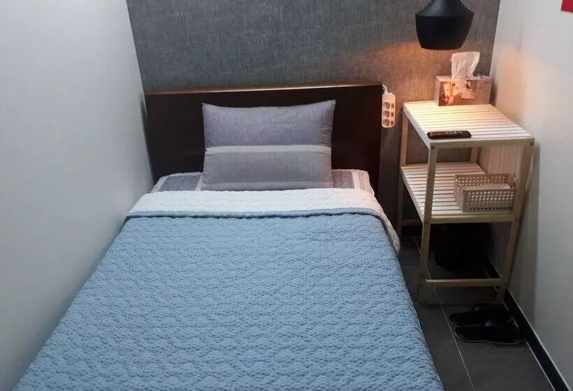 Capsule Hotel Goodstayinn