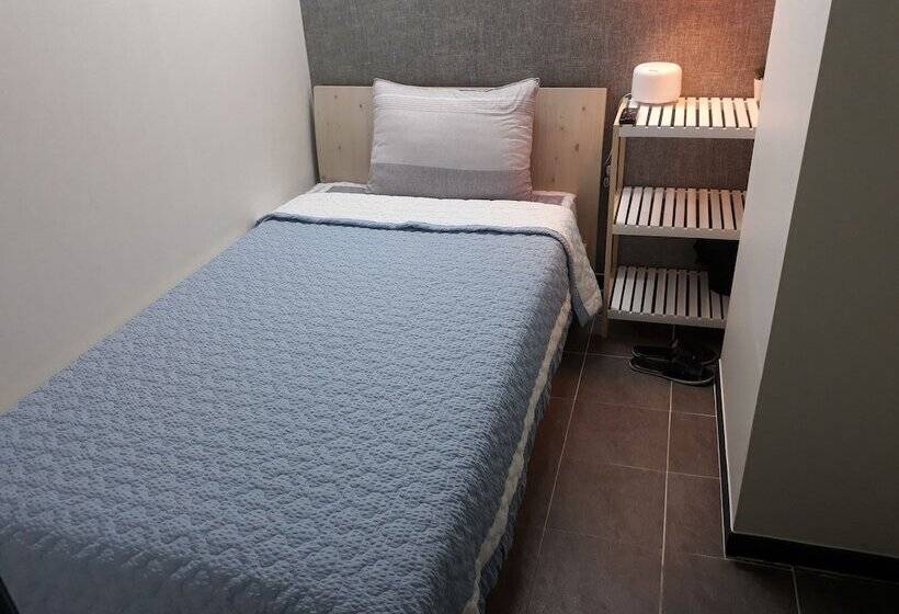 Capsule Hotel Goodstayinn