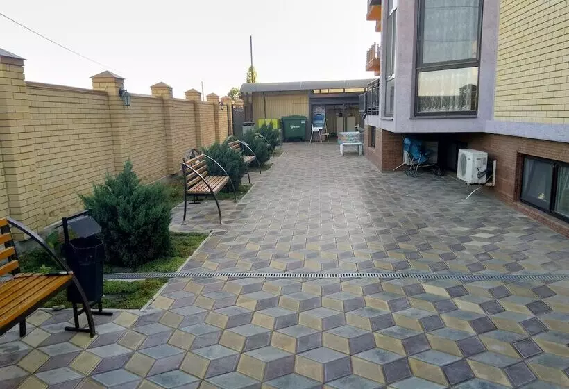تختخواب و صبحانه Guest House Radost