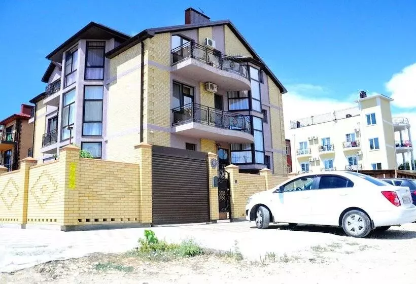 تختخواب و صبحانه Guest House Radost