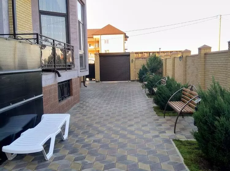 تختخواب و صبحانه Guest House Radost