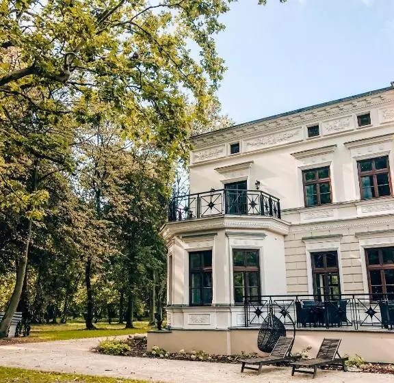 Hotelli Pałac Wierzbiczany