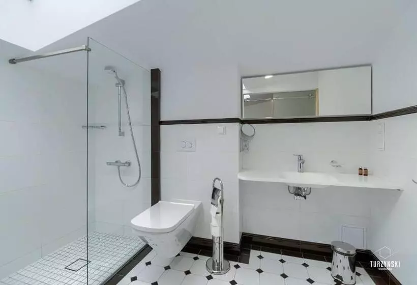 Hotelli Pałac Wierzbiczany