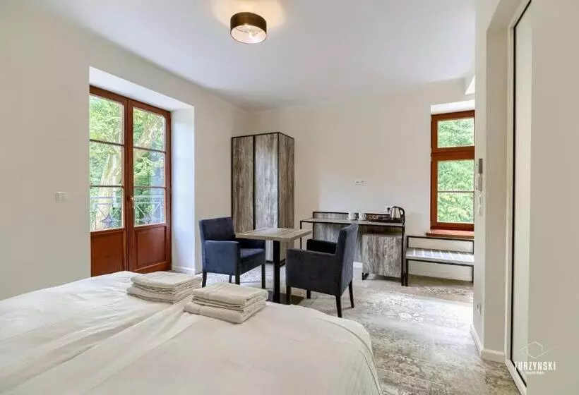 Hotelli Pałac Wierzbiczany