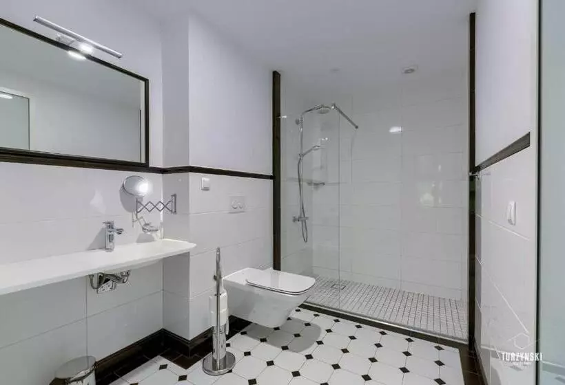 Hotelli Pałac Wierzbiczany