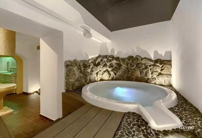 Hotelli Pałac Wierzbiczany