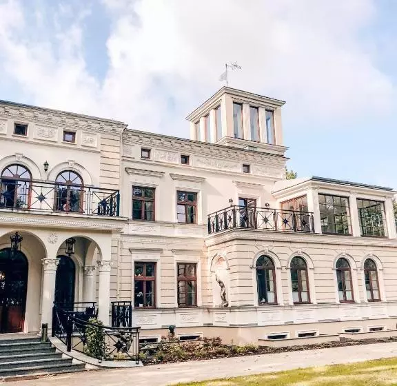 Hotelli Pałac Wierzbiczany