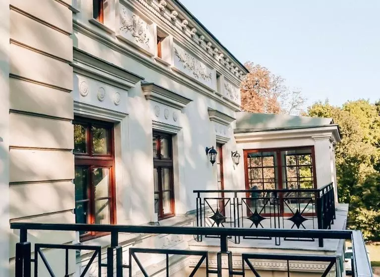 Hotelli Pałac Wierzbiczany