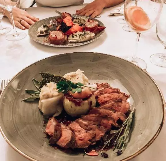 Hotelli Pałac Wierzbiczany