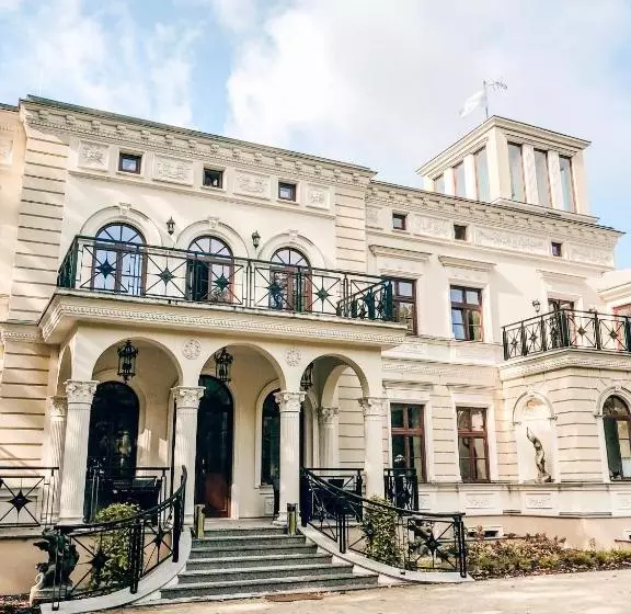 Hotelli Pałac Wierzbiczany