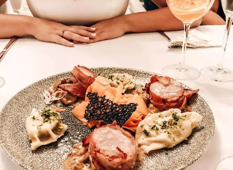 Hotelli Pałac Wierzbiczany