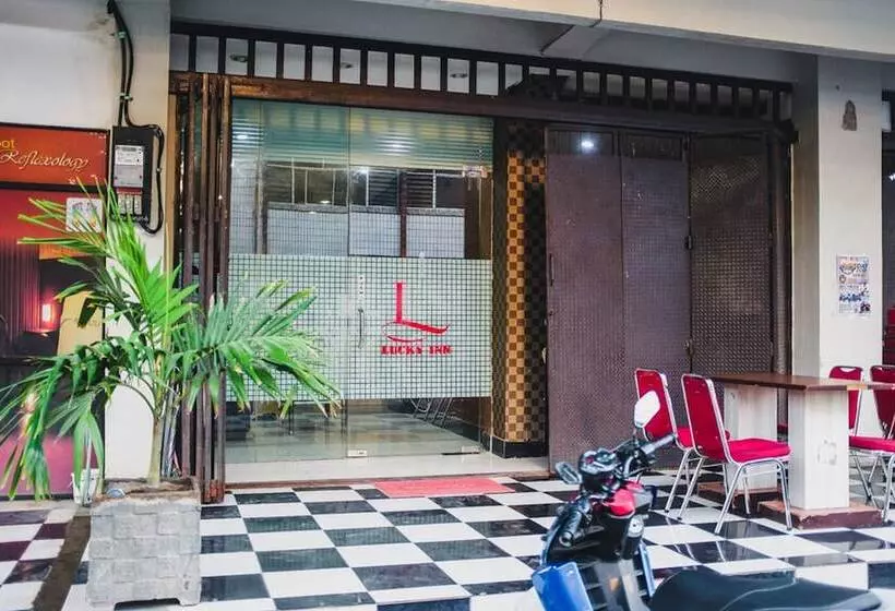 ホテル Reddoorz Plus Near Mall Panakukang 2