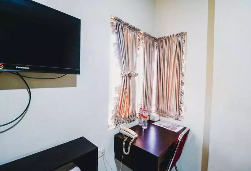 ホテル Reddoorz Plus Near Mall Panakukang 2