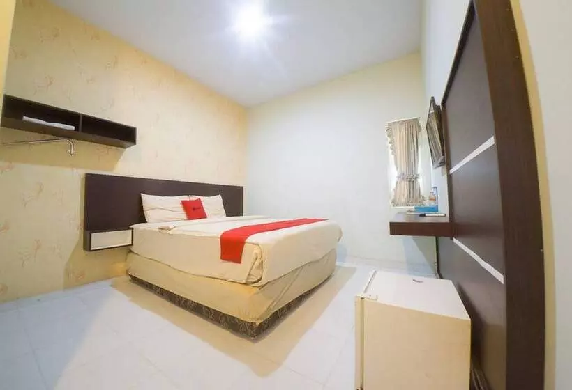 ホテル Reddoorz Plus Near Mall Panakukang 2