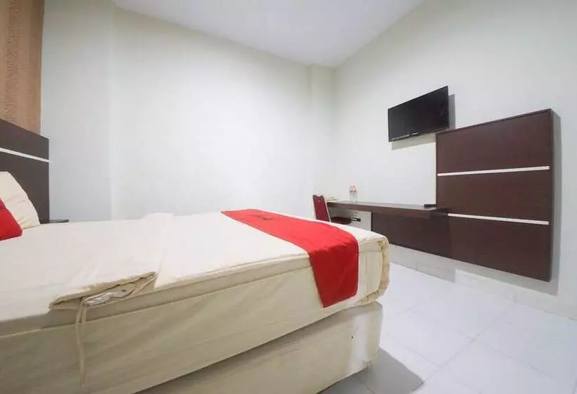 ホテル Reddoorz Plus Near Mall Panakukang 2