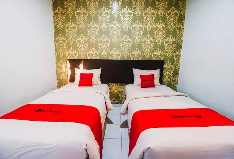 ホテル Reddoorz Plus Near Mall Panakukang 2