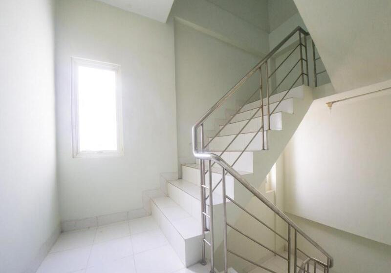 בית מלון כפרי Reddoorz Plus Near Mall Panakukang 2