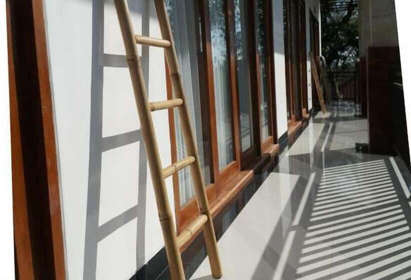 پانسیون Seno Guesthouse & Cafe