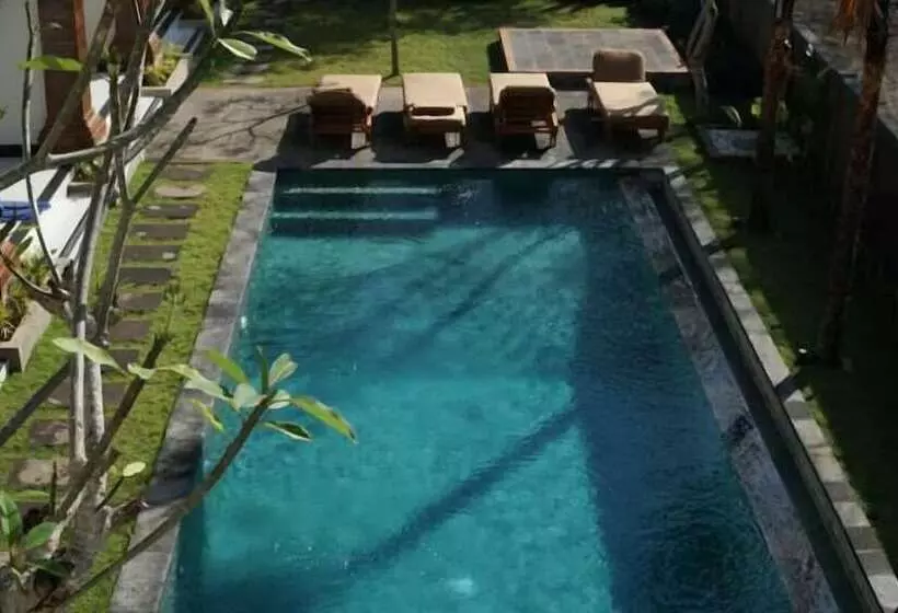 ペンション Seno Guesthouse & Cafe