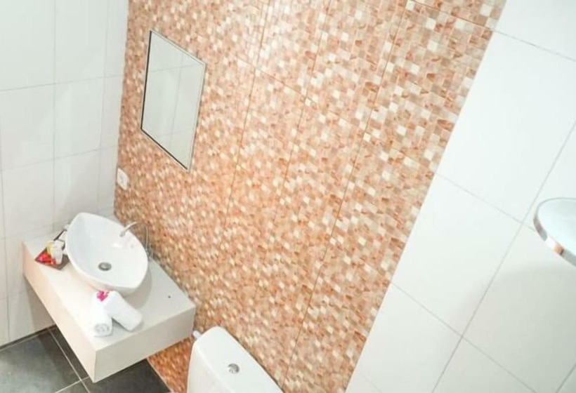 پانسیون Seno Guesthouse & Cafe