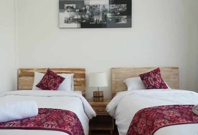 پانسیون Seno Guesthouse & Cafe