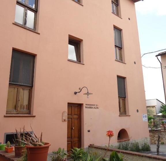 إقامة Massa Alta B&b E Appartamenti