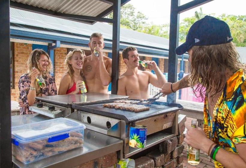 旅馆 Backpackers Holiday Village