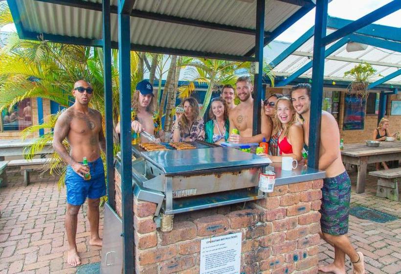 旅馆 Backpackers Holiday Village