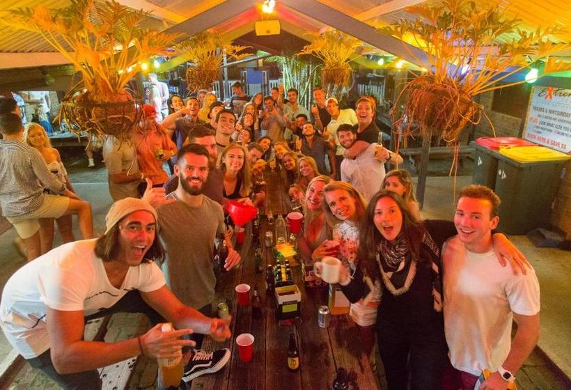 旅馆 Backpackers Holiday Village