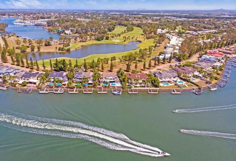 Castaway At The Greens