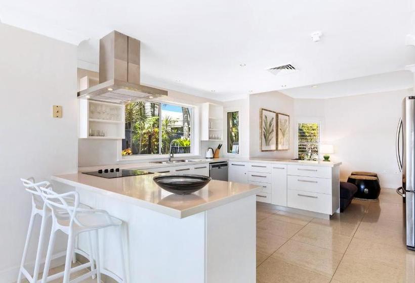 Castaway At The Greens