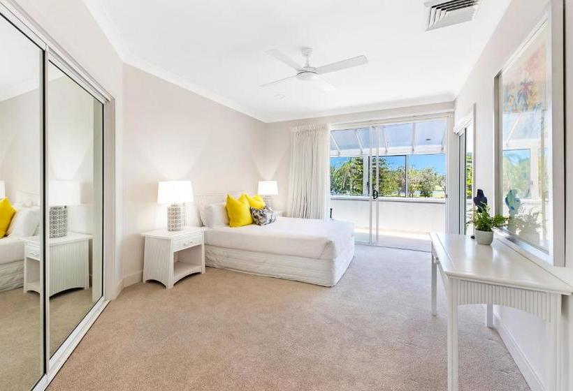 Castaway At The Greens