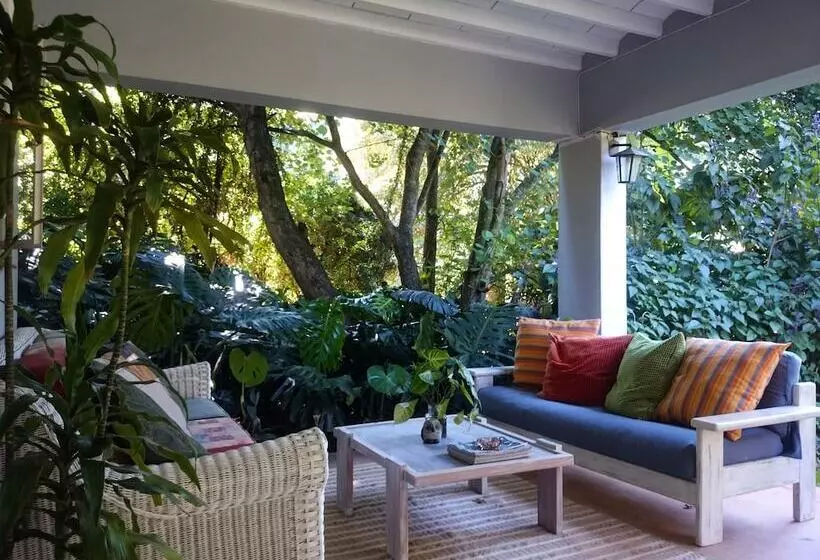 پانسیون Africa S Eden Guesthouse