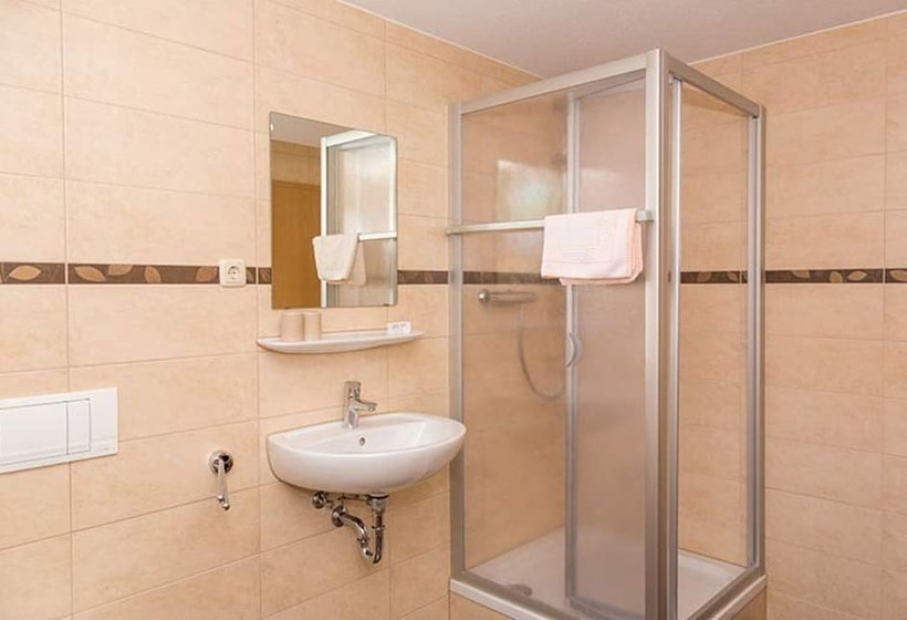 پانسیون Café König