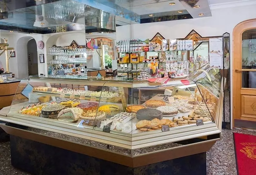 ペンション Café König