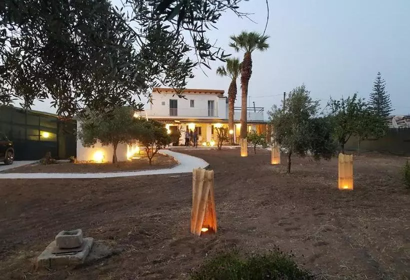 تختخواب و صبحانه Villa Giummarito
