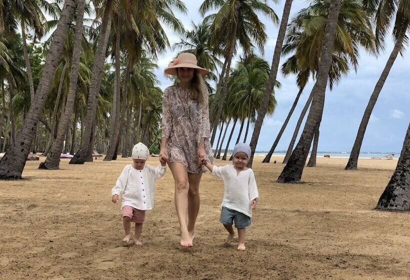 בית מלון כפרי Karpaha Sands