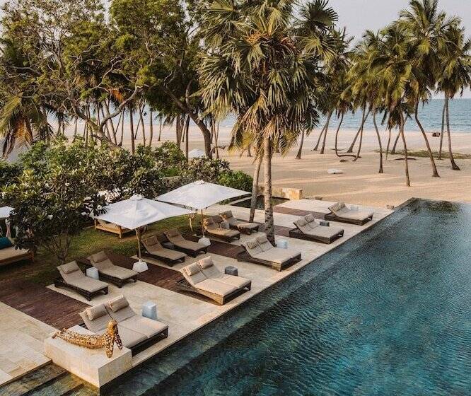 בית מלון כפרי Karpaha Sands