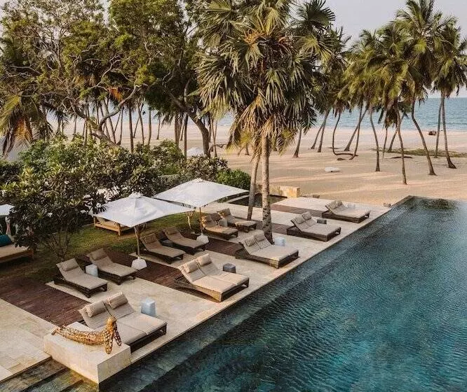هتل Karpaha Sands