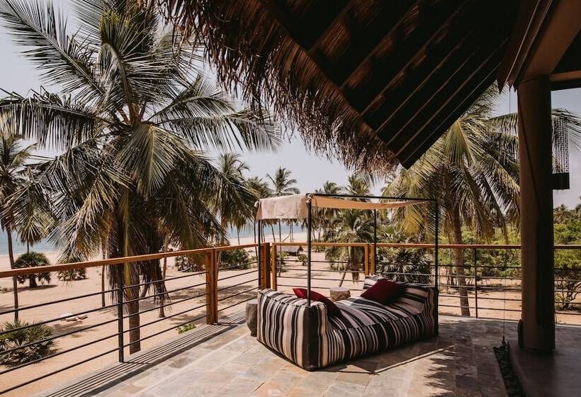 בית מלון כפרי Karpaha Sands